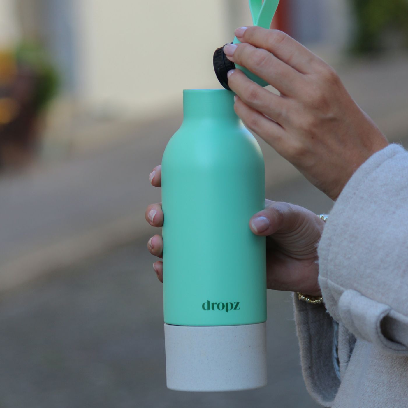 dropz Flasche Mintgreen - 0.5 L mit Aufbewahrungsfach